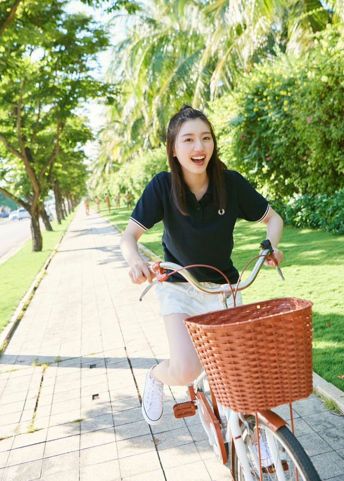 (C)日向坂46 佐々木美玲1st写真集『陽射しのパレード』/集英社撮影/熊木優(io)