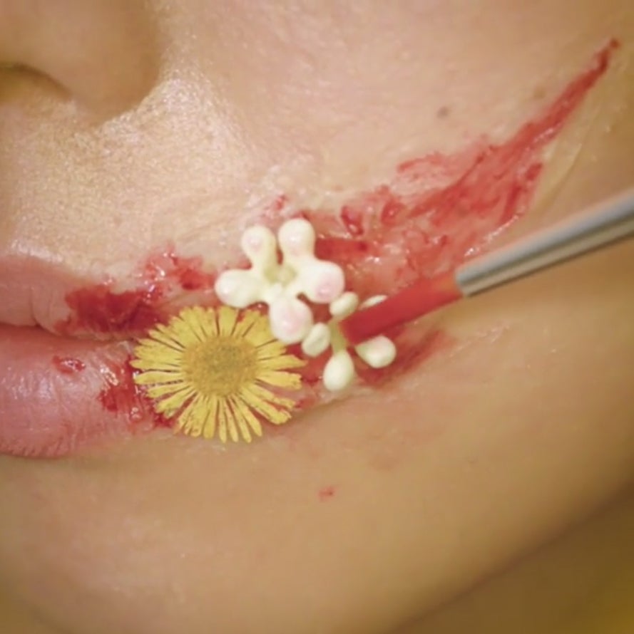 花にもペイントを加えればよりリアリティが！