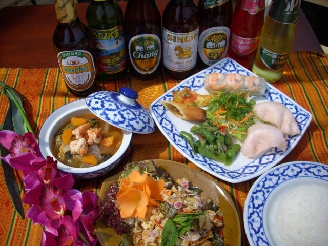 タイ料理も？京都の人がおすすめする「川床で楽しむ絶品グルメ」3選