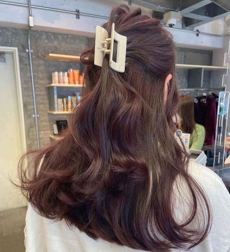 夏デートで試したい簡単ヘアアレンジ4つ 浴衣に合わせたい髪型も モデルプレス 夏デートで試したい簡単ヘアアレンジ4つ 浴衣に合わせたい髪型も モデルプレス