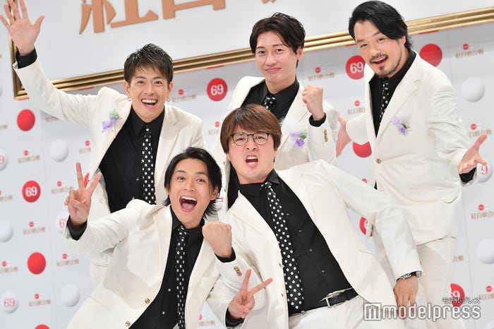 純烈/(前列左から)白川裕二郎、酒井一圭(後列左から)後上翔太、友井雄亮、小田井涼平