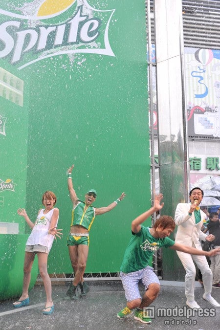 雷雨とスプラッシュでダブルでびしょ濡れになる南明奈と再生可能ボーイズ