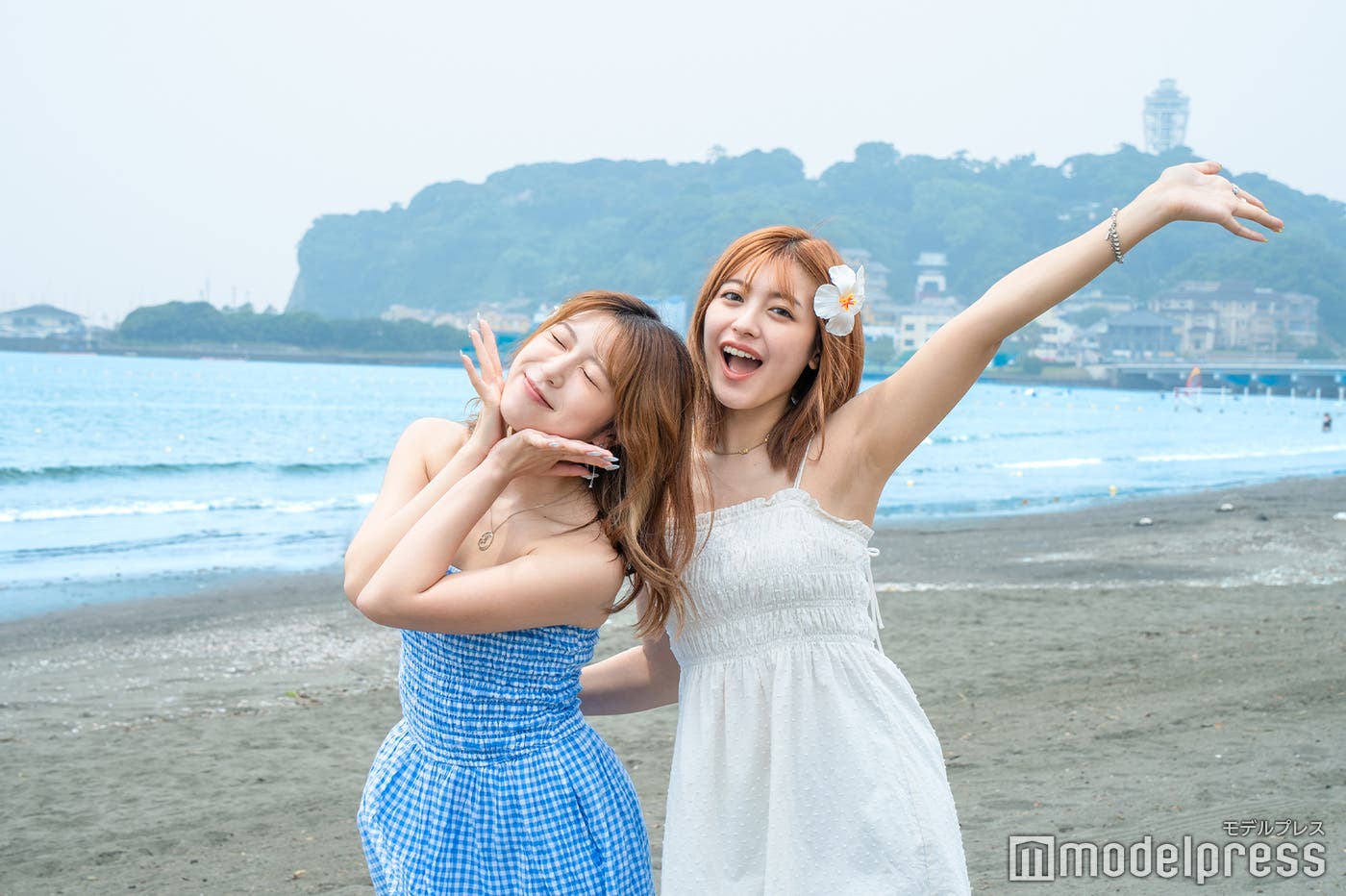 (左から)AREiさん、MIKAさん(C)モデルプレス