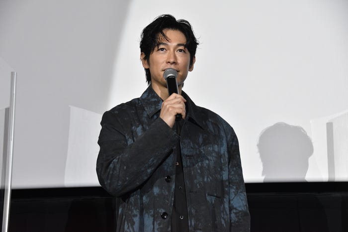 ディーン・フジオカ (C)2022「バスカヴィル家の犬 シャーロック劇場版」製作委員会