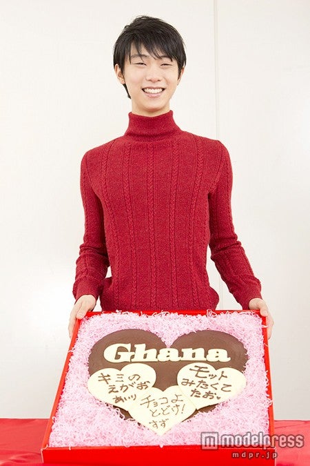 美女3人からのチョコを喜ぶフィギュアスケートの羽生結弦選手