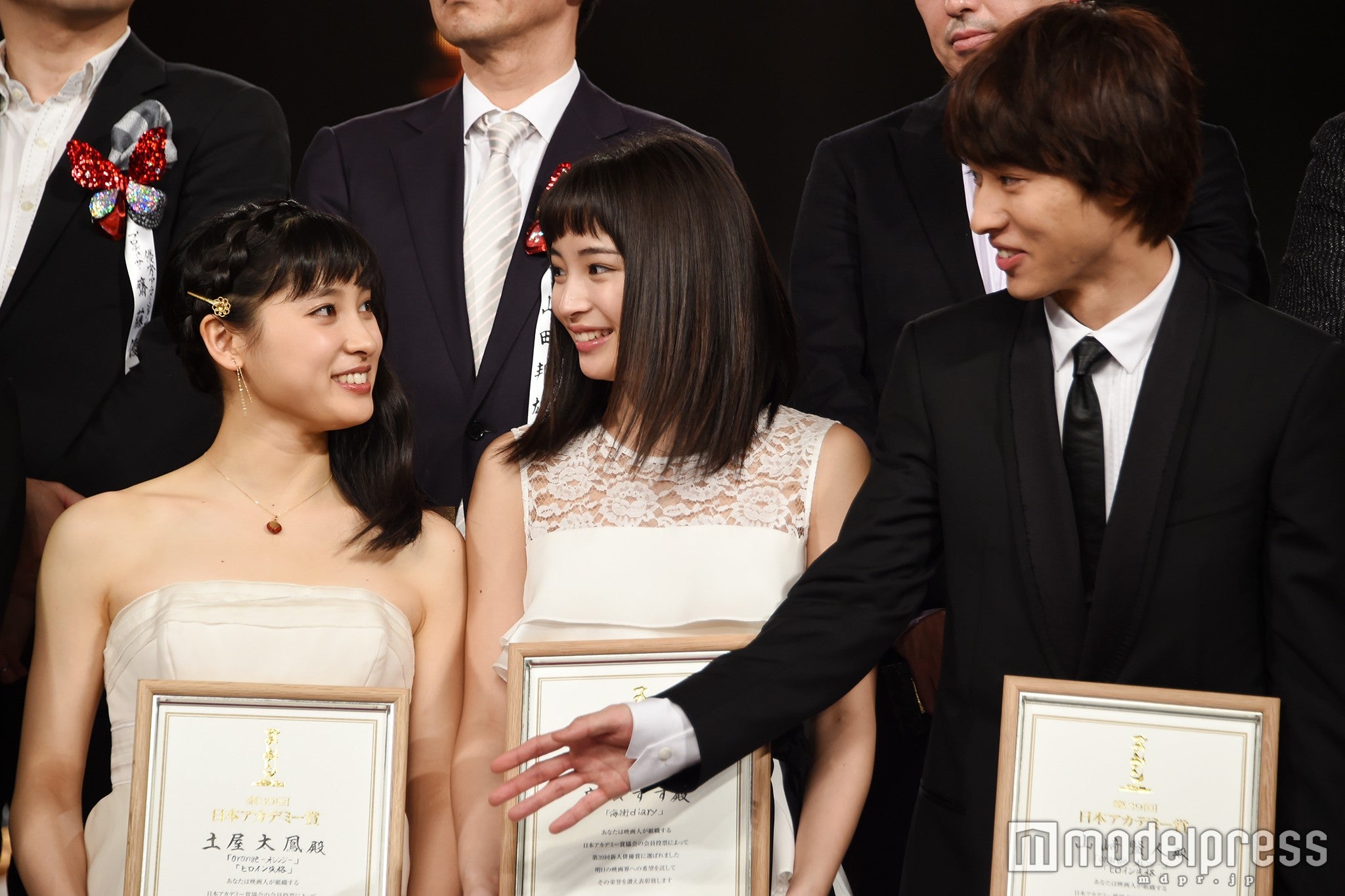 土屋太鳳、広瀬すず、山崎賢人（C）モデルプレス