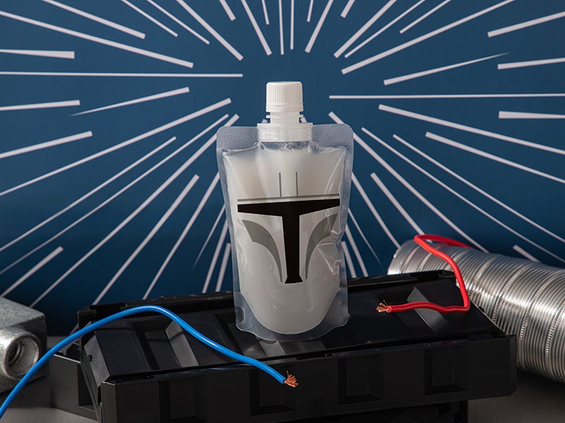＜マンダロリアン＞パウチドリンク　税込1,090円（C） & TM Lucasfilm Ltd.