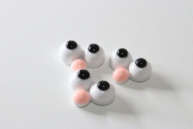 セリア デコパーツ フェイスパーツリップ4P デコパーツ フェイスパーツ目玉3P セリア デコパーツのアニメキャラみたいなデコパーツ フェイスパーツ目玉3P