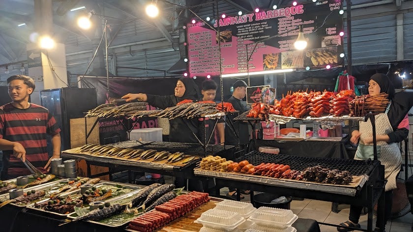 ガドン地区のナイトマーケット