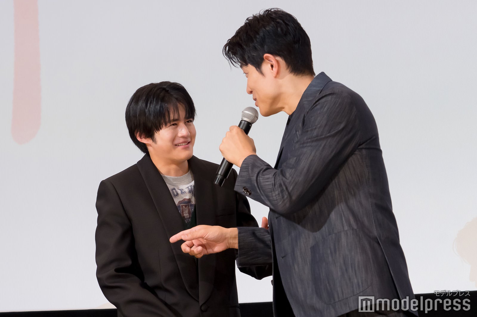 鈴鹿央士、鈴木亮平（C）モデルプレス