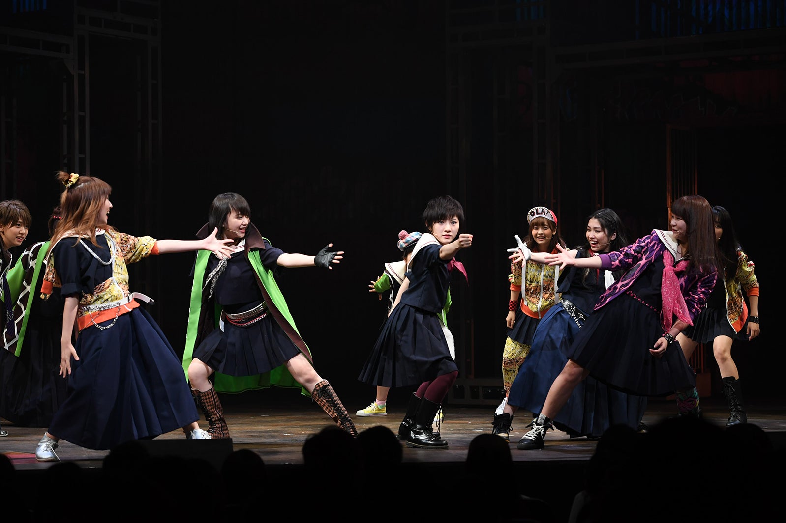 舞台「マジすか学園～Lost In The SuperMarket～」公開ゲネプロより（C）AKS