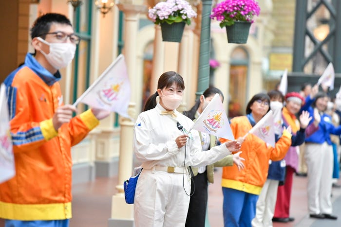 ウェルカムグリーティングの様子(C)Disney