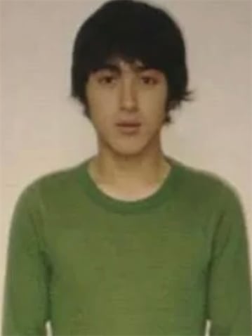 ムロツヨシ、若かりし頃の超イケメン写真が別人級と話題「阿部寛かと思った笑」