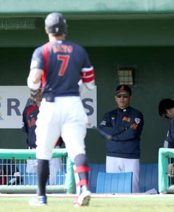 2安打零敗にも侍J・井端監督は不安なし強調「スイング自体は振れている。たまたま結果が出なかった」 高めに広いストライクゾーン「対応はこれからしていかないと」