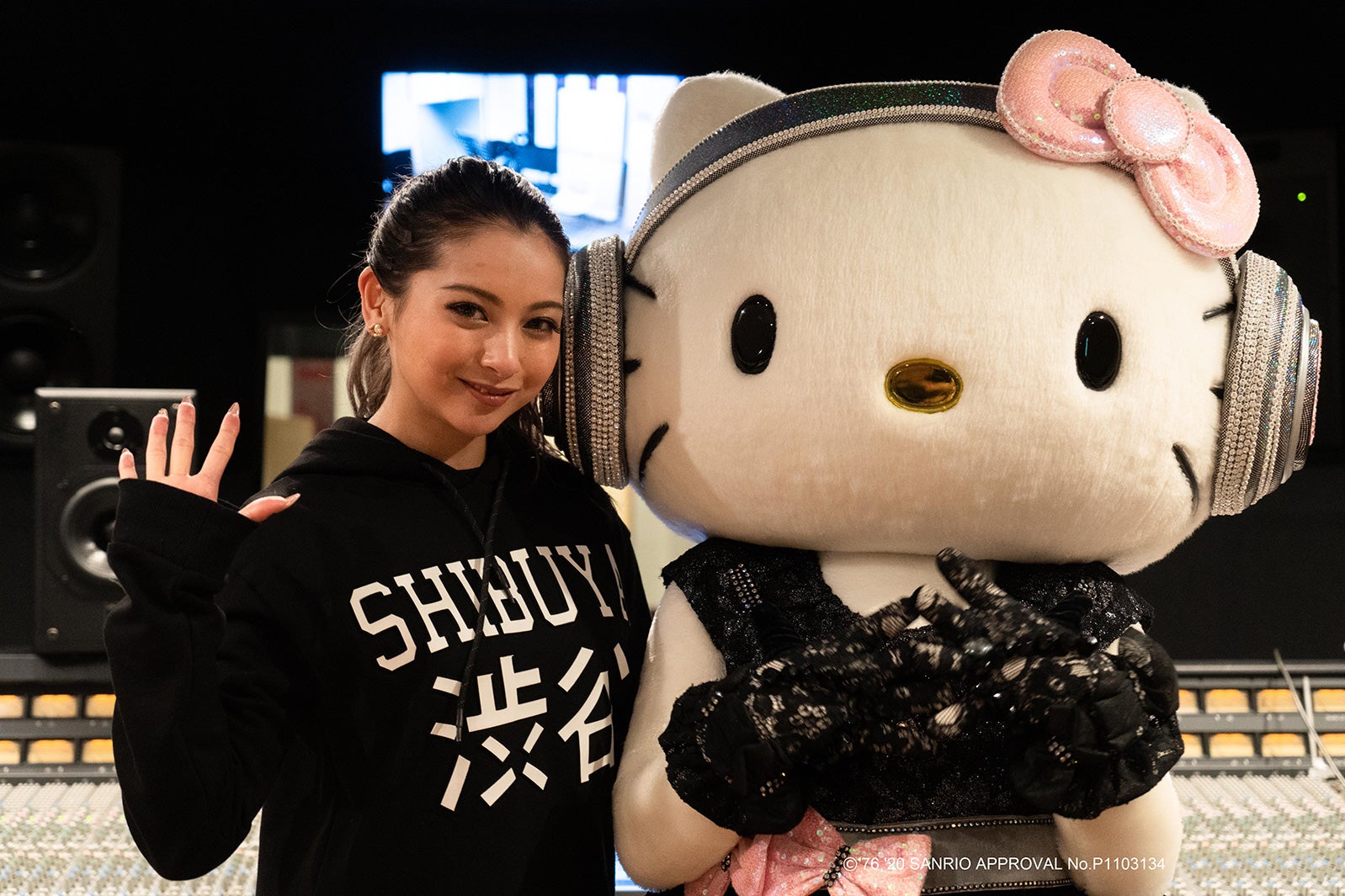 ゆきぽよ、DJ Hello Kitty（C）76,'20 SANRIO APPROVAL No.P1103134