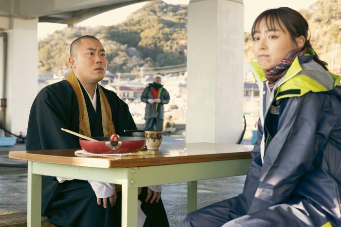 岡部大、内田理央(C)「しろめし修行僧」製作委員会