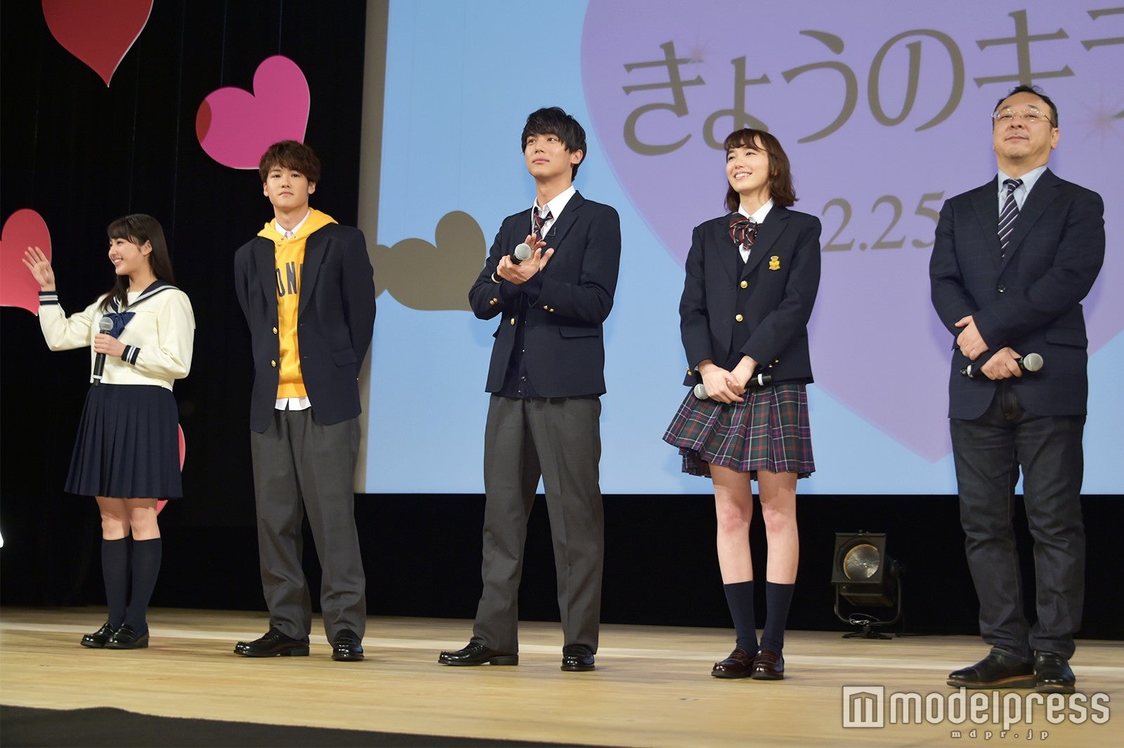 （左から）平祐奈、葉山奨之、中川大志、飯豊まりえ、川村泰祐監督 （C）モデルプレス