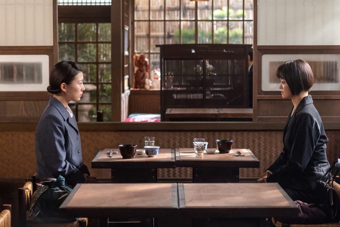 伊藤沙莉、小林涼子 「虎に翼」第37話(C)NHK