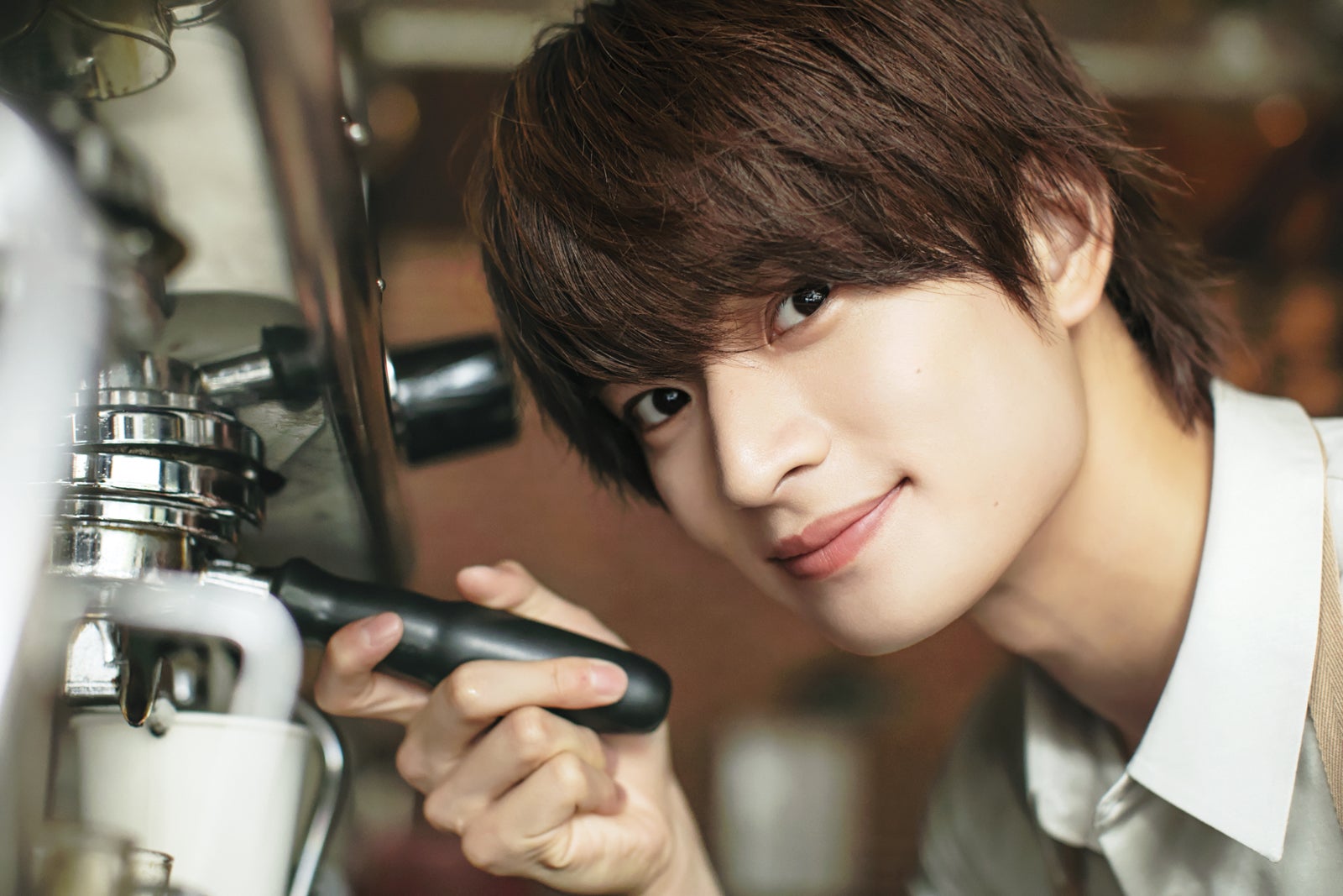 ACEes浮所飛貴、カフェ店員姿で“激メロ表情”見せる「浮所くんとこんな恋がしたい」ベツコミ連載第2弾
