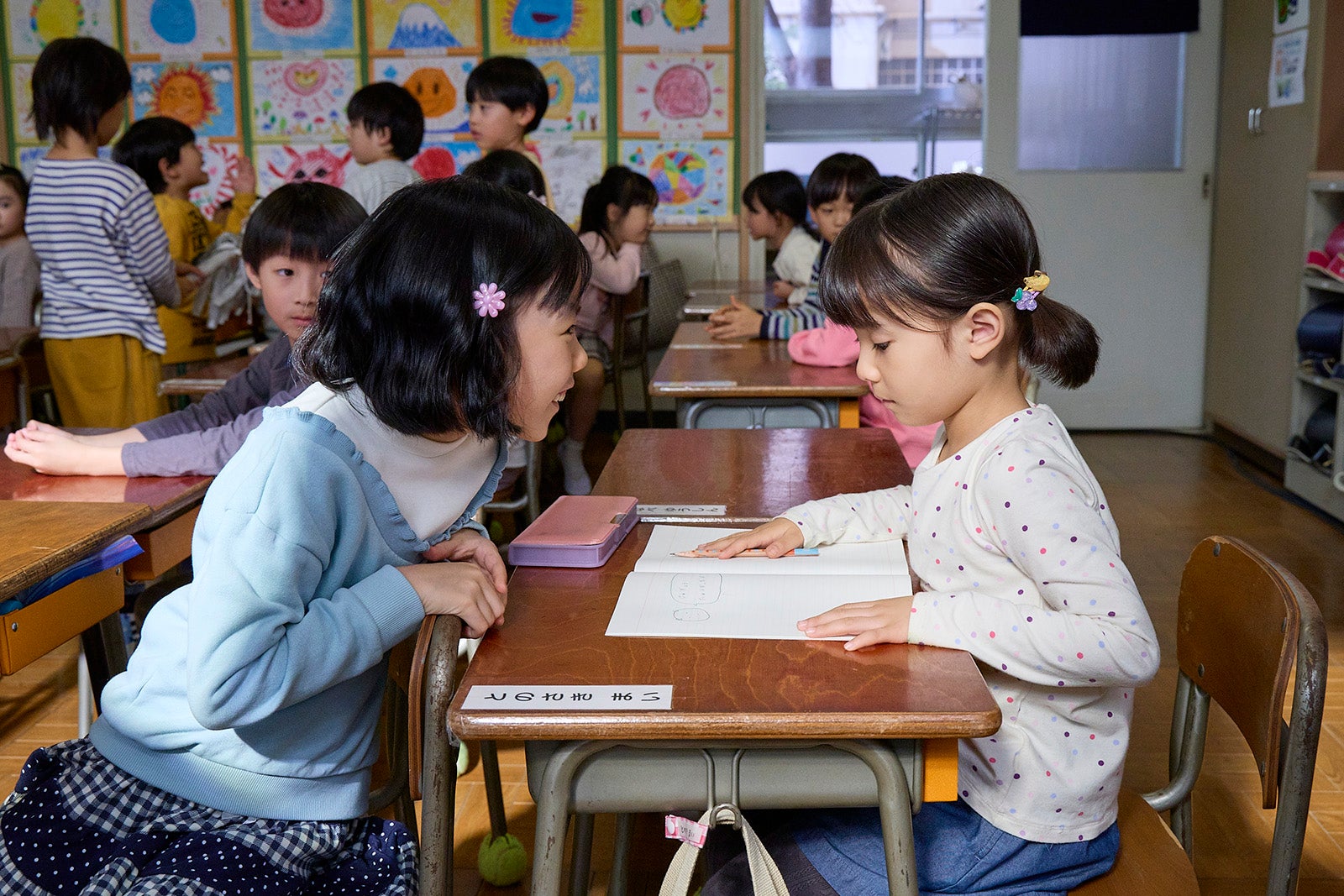 沢田優乃、英茉「放課後カルテ」第8話（C）日本テレビ