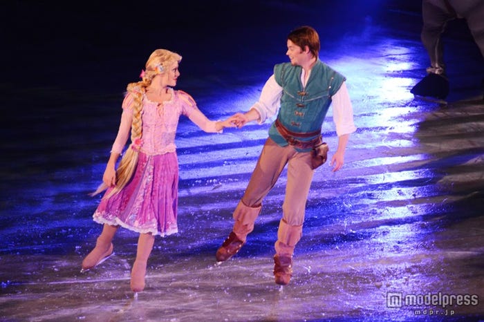 「ディズニー・オン・アイス」ラプンツェル、フリン