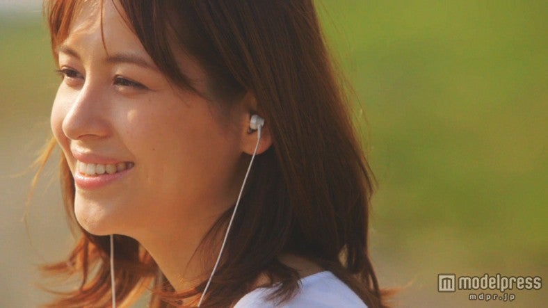 近藤晃央3rdシングル「らへん」のコラボムービーで歌声を披露する青木裕子