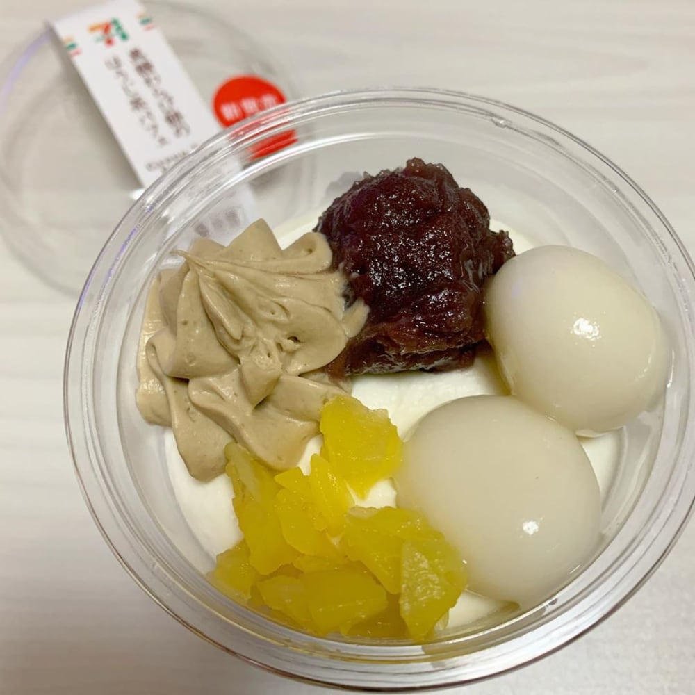 セブンイレブンの黒糖わらび餅のほうじ茶パフェの写真