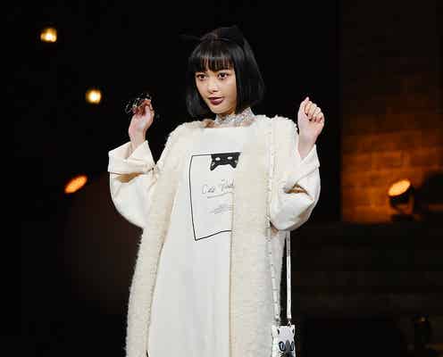 玉城ティナ、キュートな白猫で“にゃんにゃんポーズ”「可愛い」の声援飛び交う