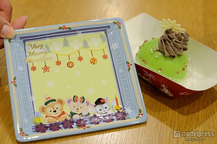 ホワイトチョコレートムースケーキ、スーベニアプレート付き¥880(C)モデルプレス