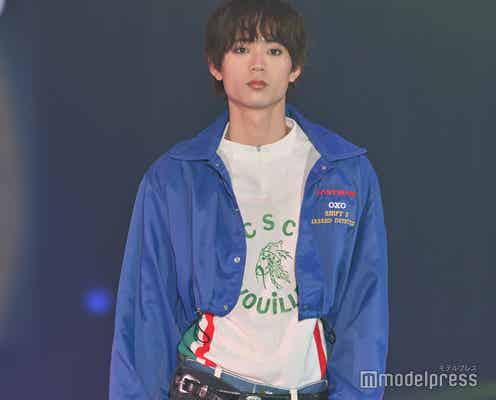 水沢林太郎、スモーキーメイクでクールな雰囲気【GirlsAward 2025SS】