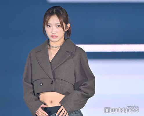 Girls2小川桜花、ショート丈ジャケットでウエスト際立つ【GirlsAward 2024AW】