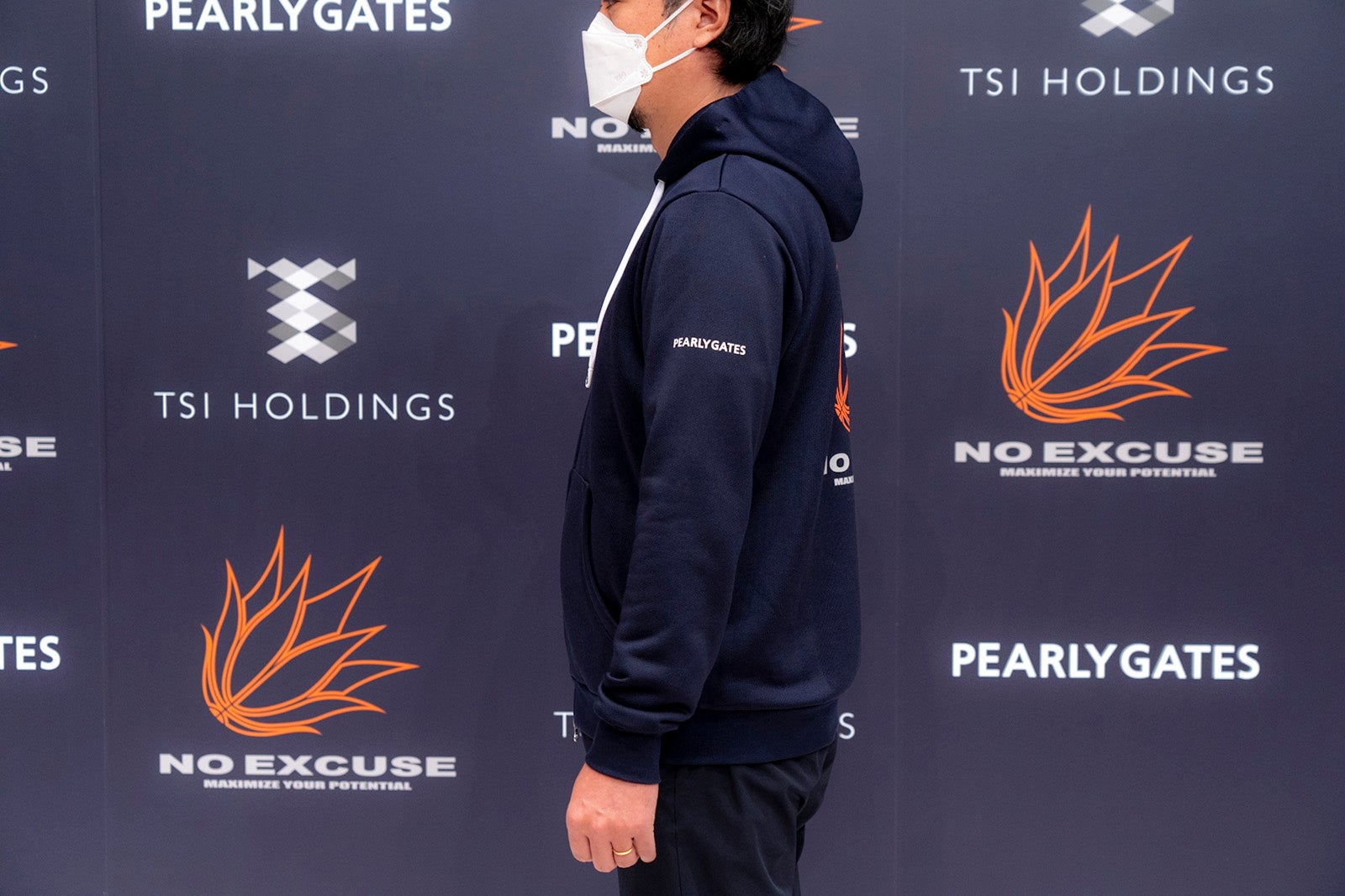 「NO EXCUSE」公式アイテム （提供写真）