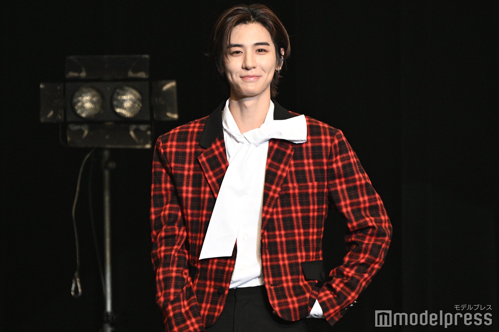 にっこり微笑むLEEHAN（イハン）（C）モデルプレス