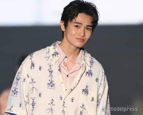 西垣匠、微笑みに会場沸く シャツonシャツの個性派スタイル【TGC熊本2024】