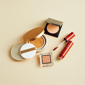 『ゆうこすビューティー 最近自分の見た目が好きすぎるかも。になれる本』より（提供写真）