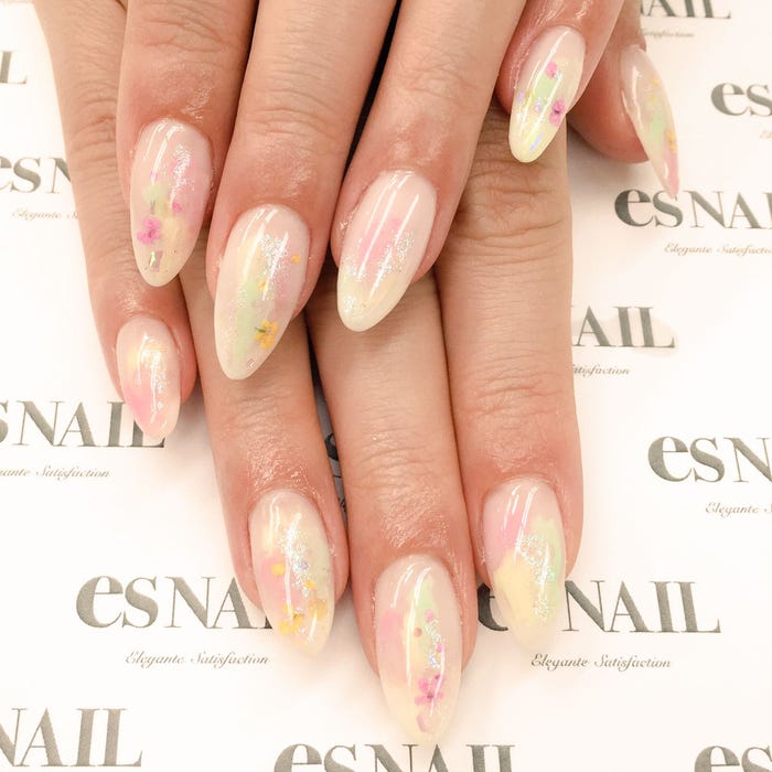 押し花が春っぽい/画像提供:esNAIL