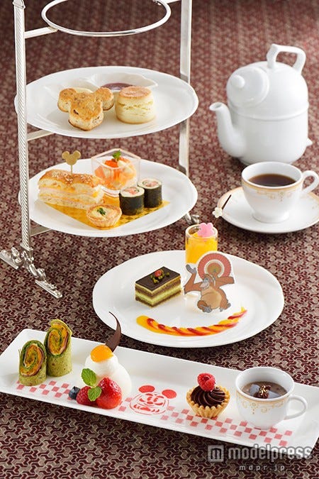 「ドリーマーズラウンジ」“イヤーエンド&ニューイヤー”アフタヌーンティーセット(C)Disney