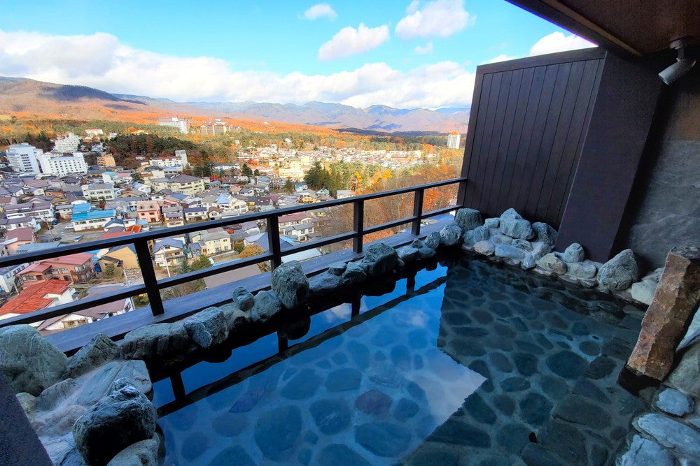 群馬「ラビスタ草津ヒルズ」温泉露天風呂付＆グリム童話モチーフの客室に滞在