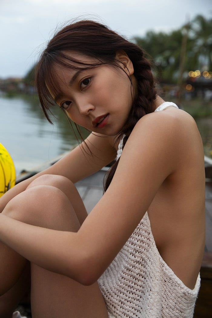 白間美瑠写真集/撮影:ND CHOW/秋田書店