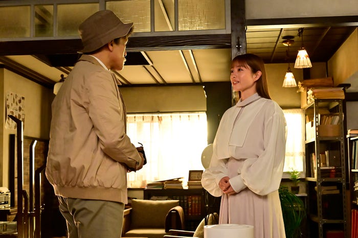 橋本じゅん、石原さとみ 「恋はDeepに」最終話より(C)日本テレビ