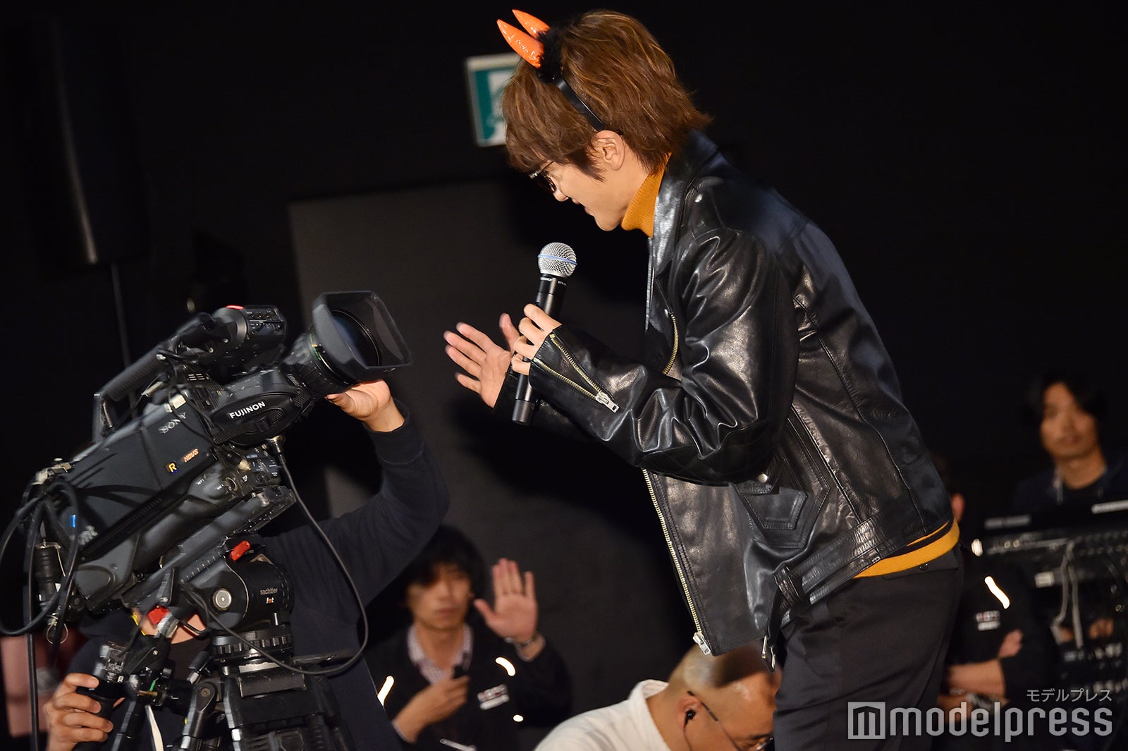 全国中継のカメラに接近するNissy （C）モデルプレス