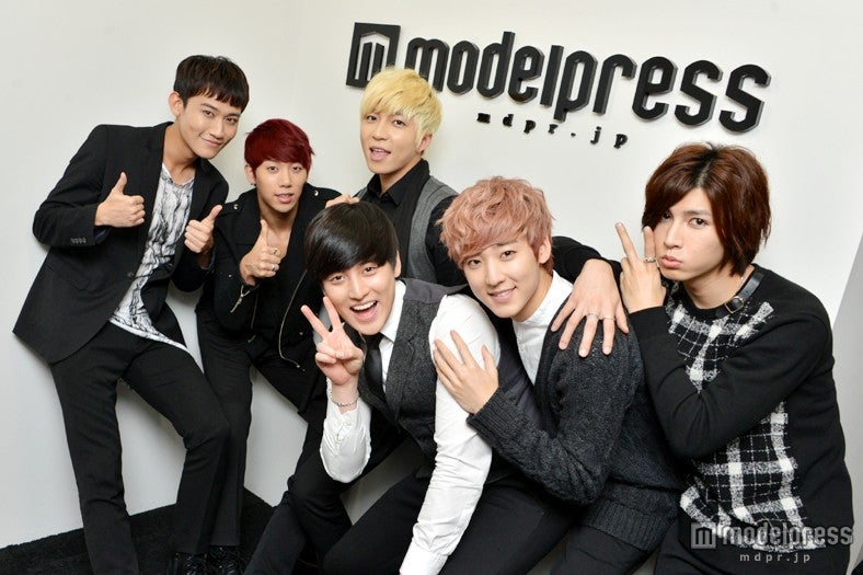 U-KISS（左から：AJ、フン、スヒョン、イライ、ケビン、キソプ）