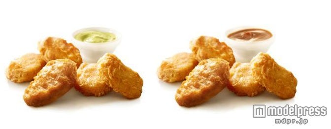 「チキンマックナゲット イタリアンバジルチーズソース」（左）と「チキンマックナゲット ジャーマンカレーソース」（右）