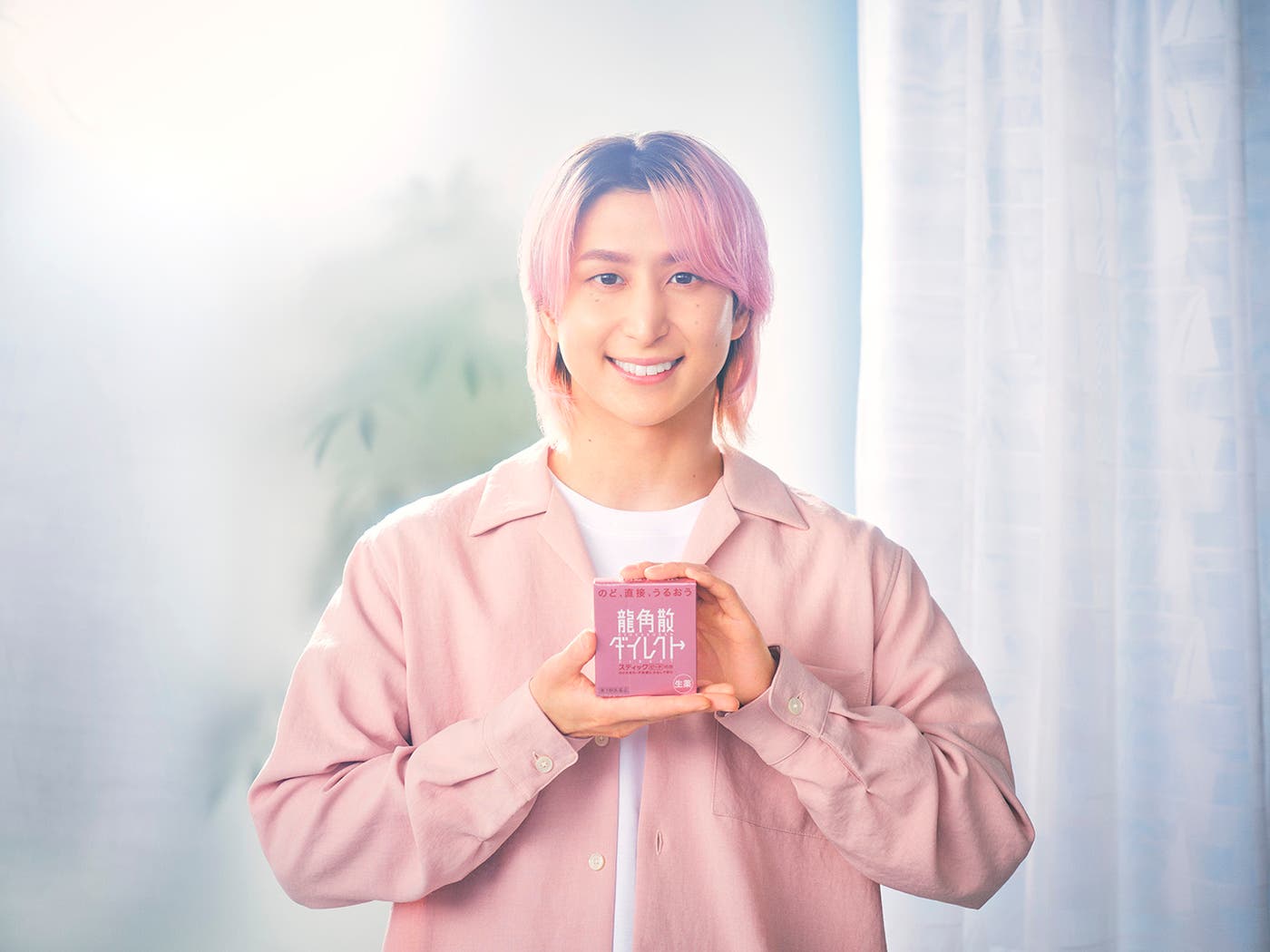 Snow Man佐久間大介、ファンの“声”に救われた経験とは?ピンクの衣装まとい新CM登場 - モデルプレス