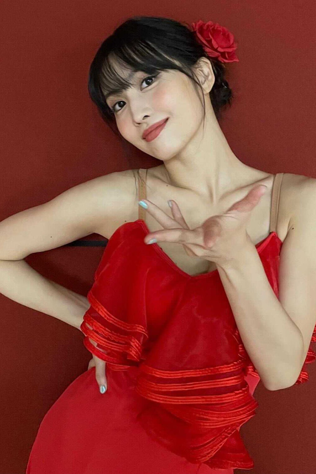 TWICEモモ、SEXYドレスで「Alcohol‐Free」ラテンダンスに初挑戦「キレキレ」「見惚れた」の声