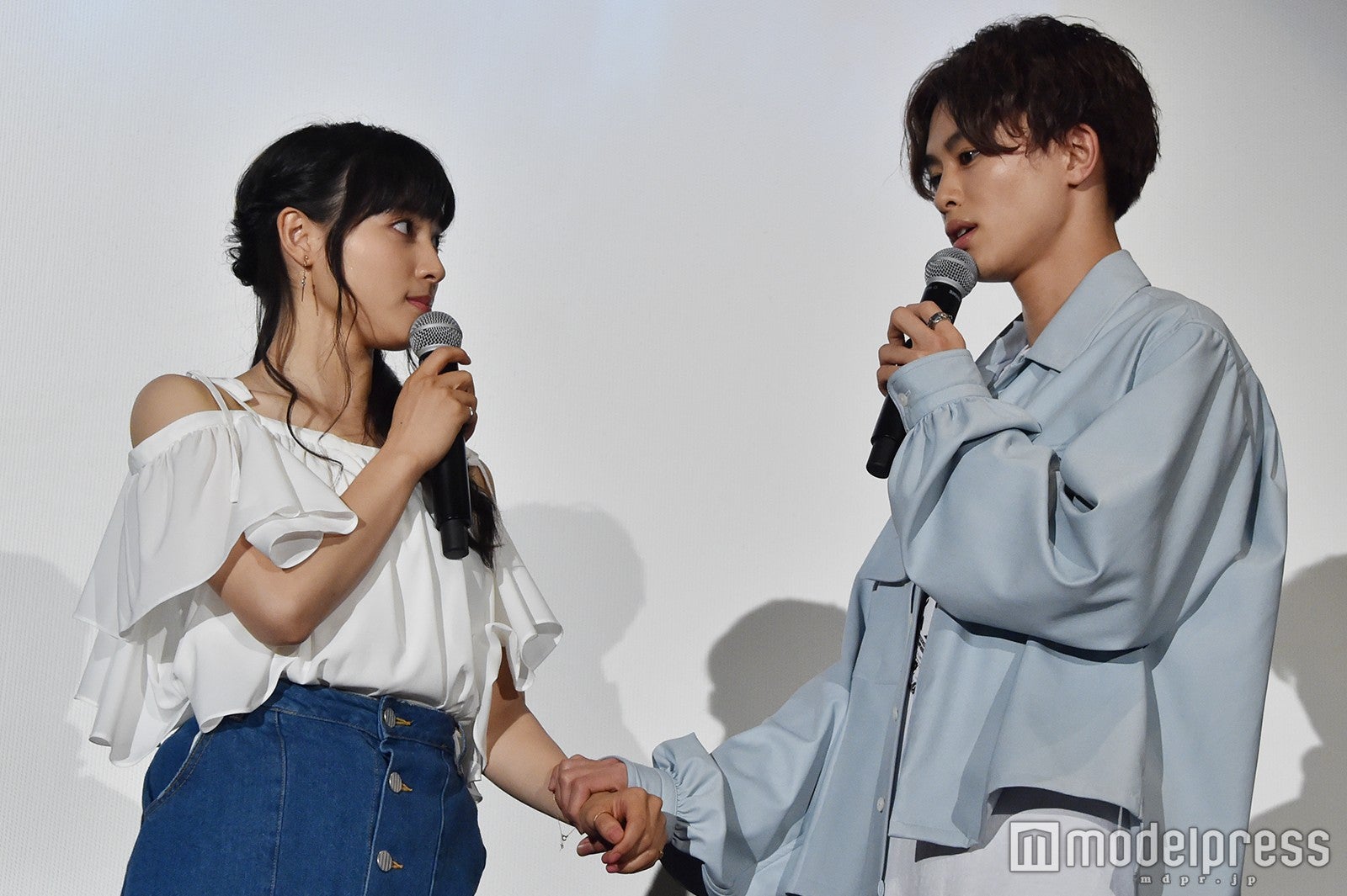 土屋太鳳と草川拓弥 （C）モデルプレス