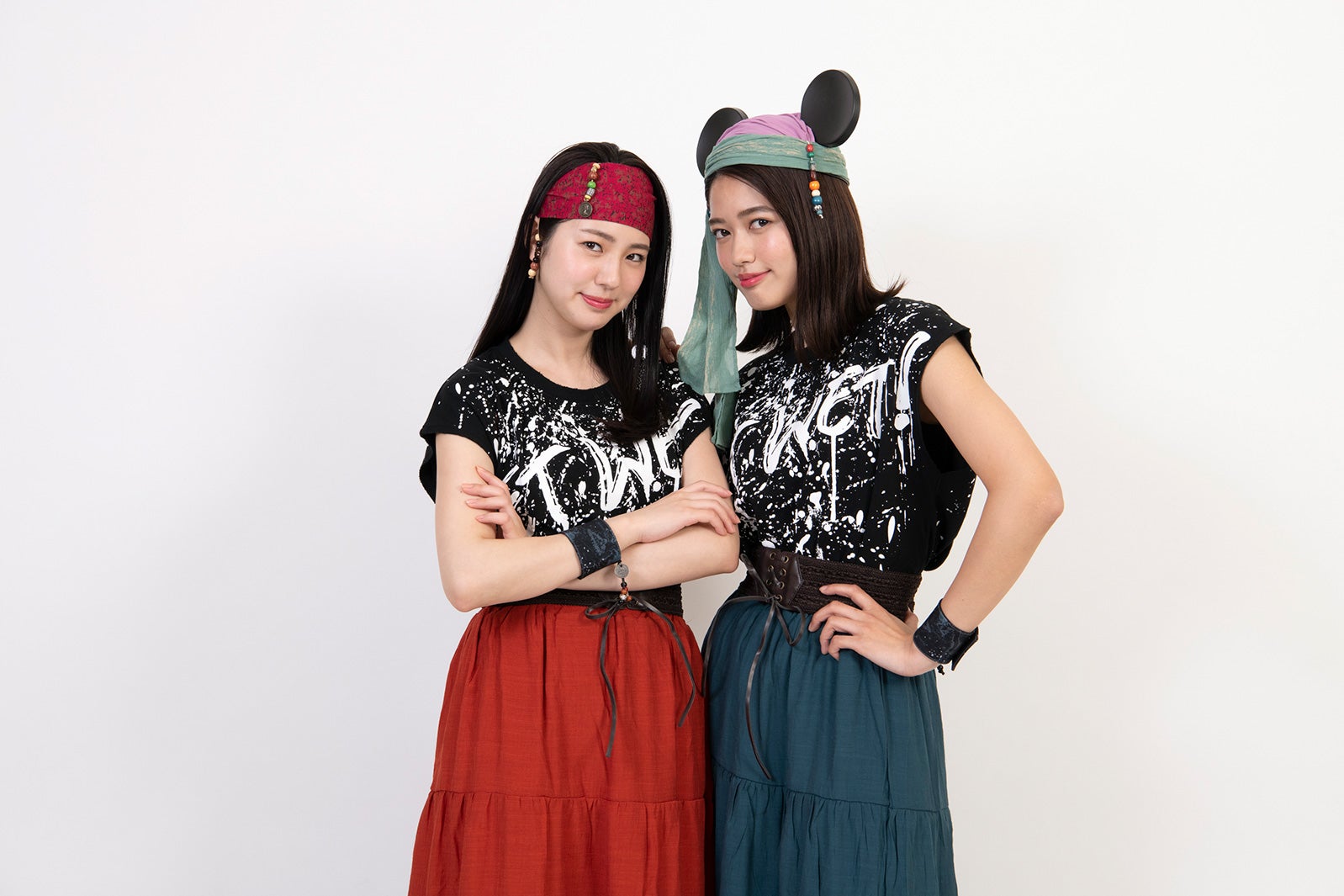 「ディズニー・パイレーツ・サマー」グッズの着用イメージ（C）Disney