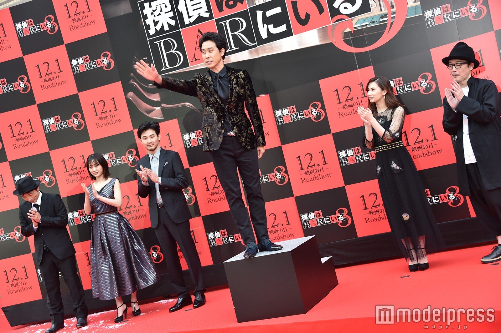 雪降らし演出後は演説？（C）モデルプレス