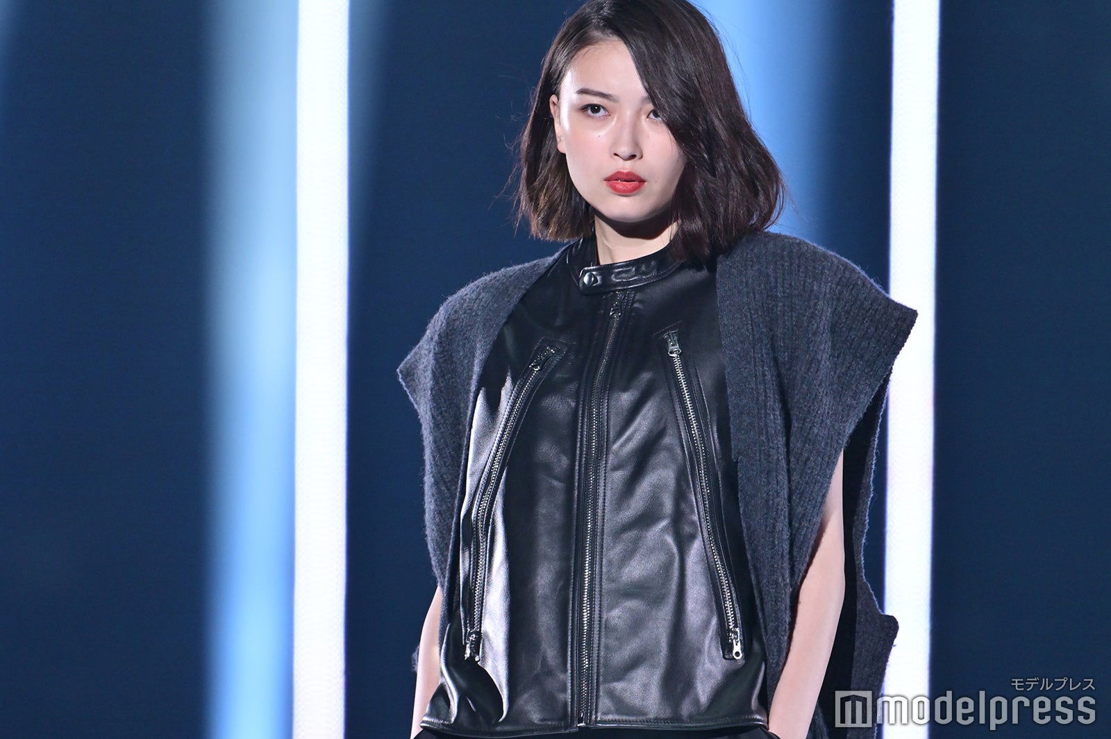 茅島みずき、素材違いのオールブラックコーデで大人な魅力【TGC2025A/W】