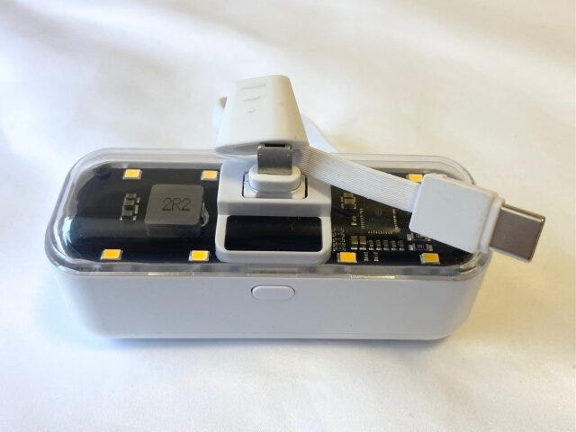 3COINS　LEDライト付きクリアモバイルバッテリー
